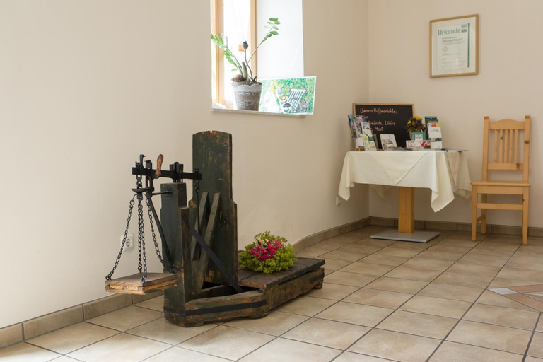 Others 3, Waldbothgut, Linz