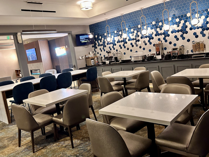 Food & Drinks 5, La Quinta Inn & Suites by Wyndham-Brookshire-West Katy, Waller