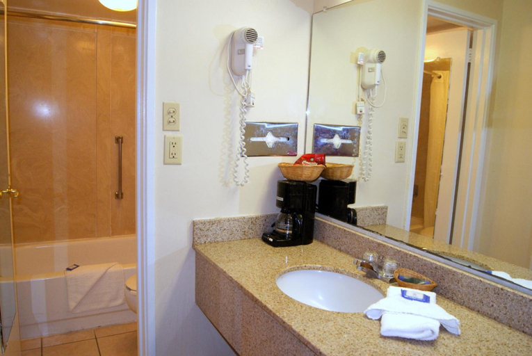 Bathroom 3, Red Carpet Inn, Adams