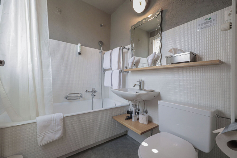 Bathroom 4, Hotel Seehof Arosa, Plessur