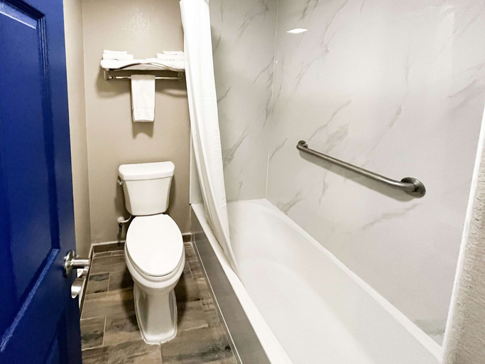 Bathroom 5, Blue Wave Inn, Aransas