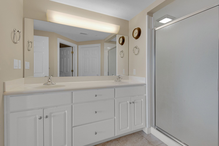 Bathroom 3, Treasure Island, Bay