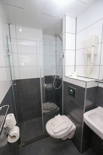 Bathroom 4, Flipper Hotel Amsterdam, Amsterdam