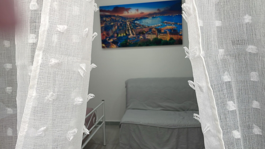 Bedroom 2, Una Notte a Napoli, Napoli