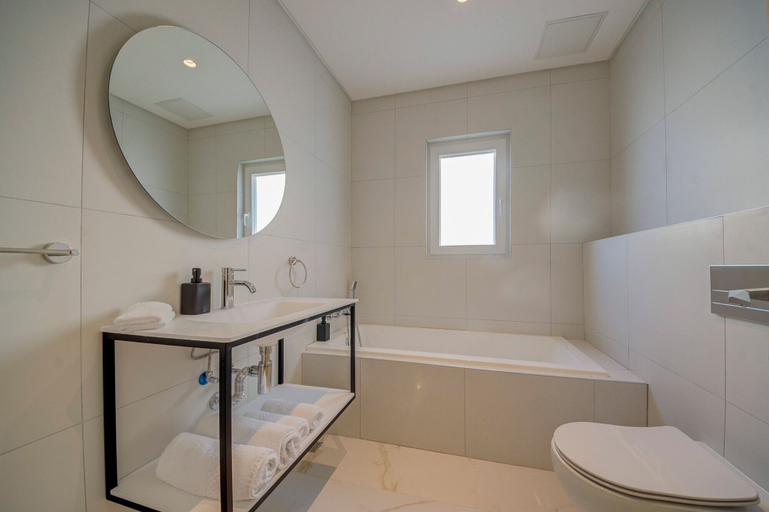 Bathroom 4, Mayfair by Premier Suites MT