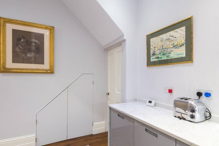 Others 5, Traditional 1 Bed Apartment, Pimlico, London