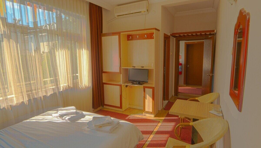 Bedroom 4, LEMAN AKÇAY OTEL, Edremit