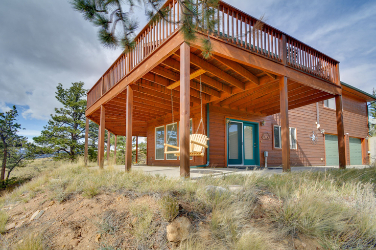 Exterior & Views 2, Harstel Cabin Vacation Rental w/ Deck!, Park