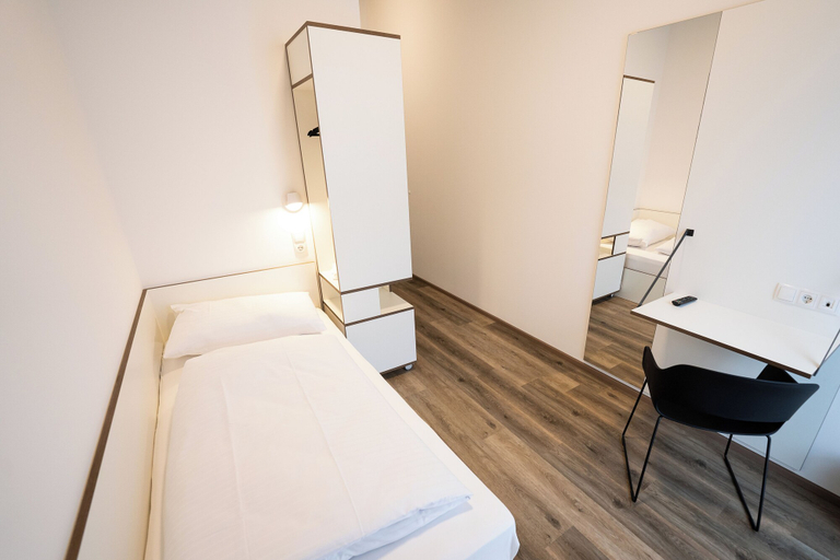Bedroom 3, Motel Schlafraum Weng - Dein smartes Hotel, Braunau am Inn