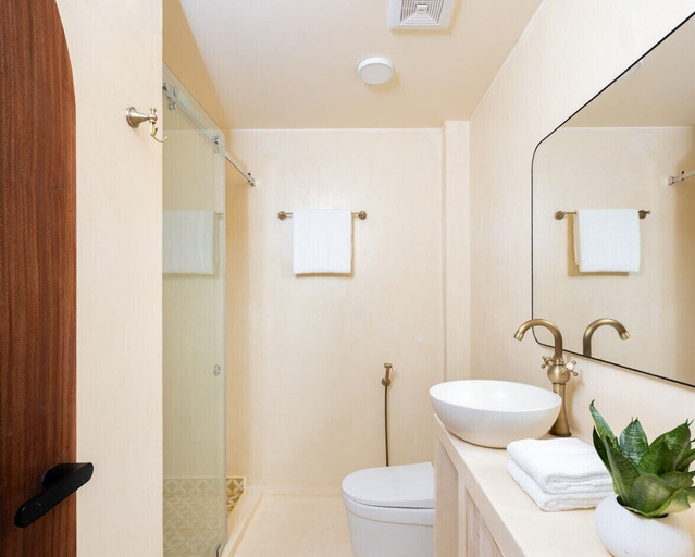 Bathroom 2, Isla Retreat, Baa Atoll