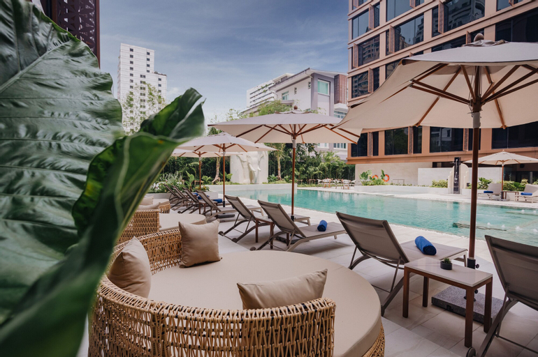 Exterior & Views 27
