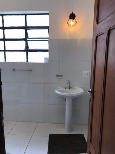 Bathroom 3, Quarto Retrô, São Paulo
