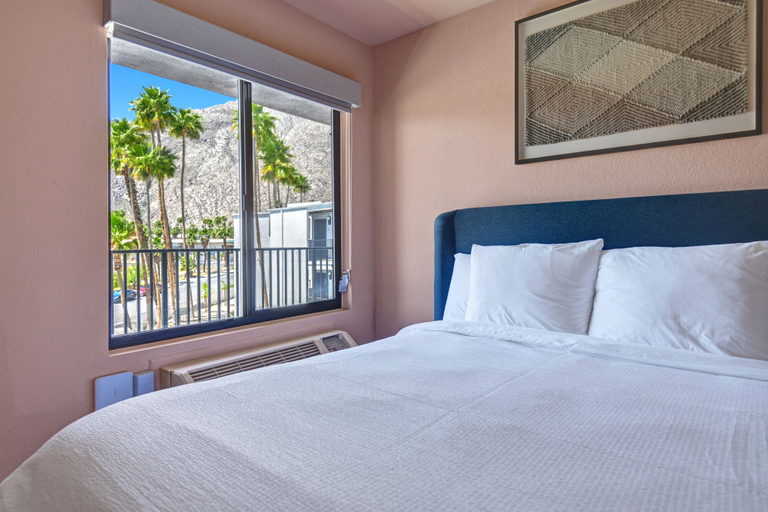 Bedroom 4, The Dunes Hotel, Riverside