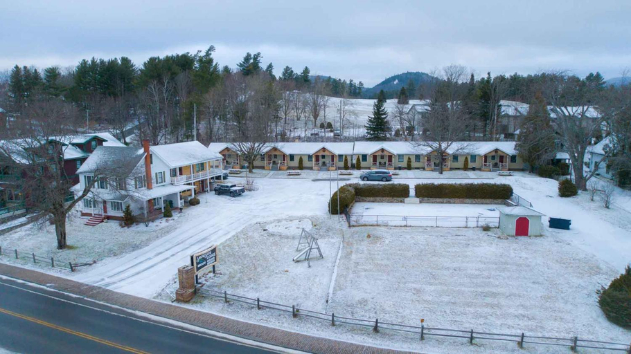 Others 5, The Snowshoe Lodge, Essex