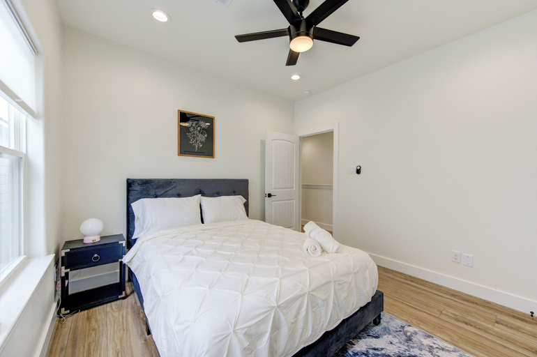 Bedroom 2, Prime EADO 4 BR Downtown Houston, Houston