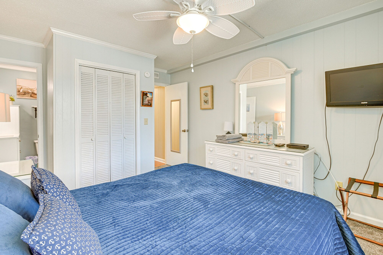 Bedroom 3, Coastal Condo on Beach w/ Community Pool Access!, Georgetown