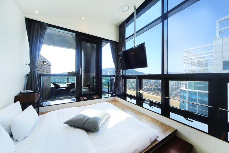 Bedroom 12