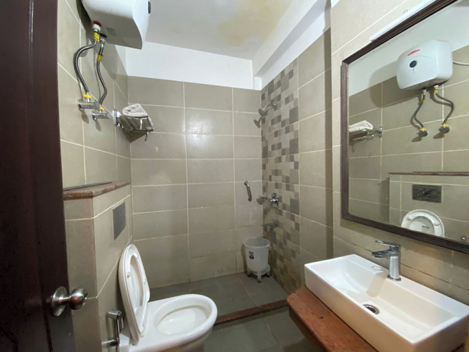 Bathroom 2, Goroomgo Garden Reach Mussoorie, Dehradun