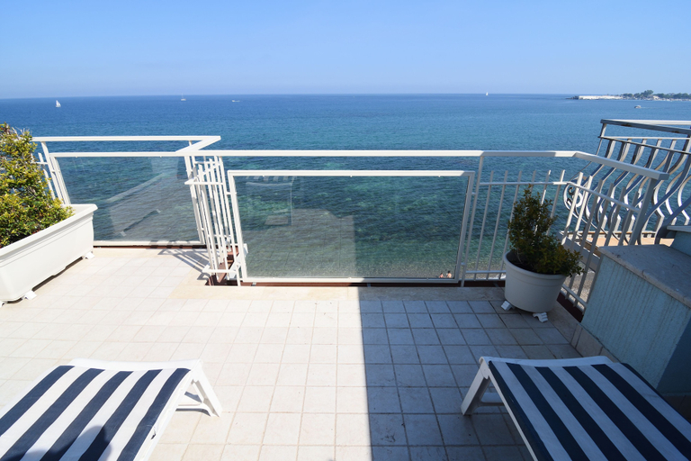 Others 5, Nina B&B, Messina