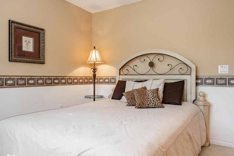 Others 5, Pool, Sleeps 6 - Villa Paradise, Lee