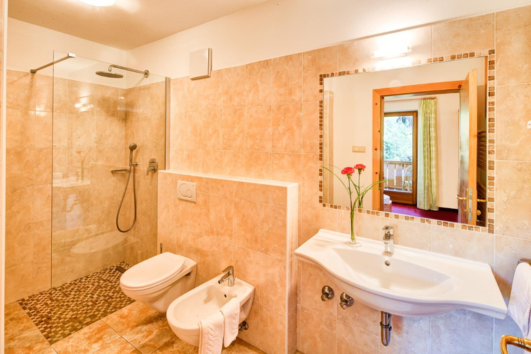 Bathroom 3, Hotel Wiesl, Bolzano