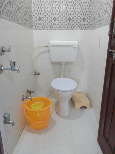 Bathroom 4, Shree Krishna Hotel, Udaipur