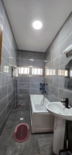Bathroom 2, Résidence mirifique, Océan