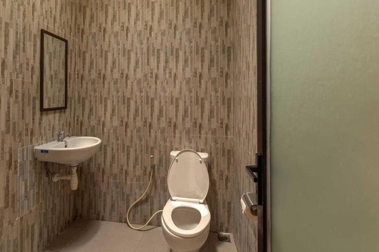 Bathroom 23