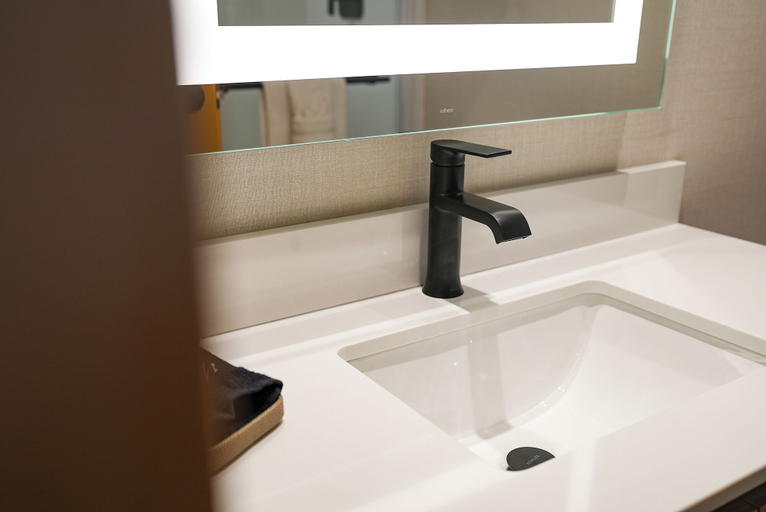 Bathroom 4, The Boulevard Hotel, Ocean