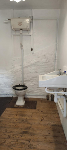 Bathroom, Toad Hall Hostel, Powys