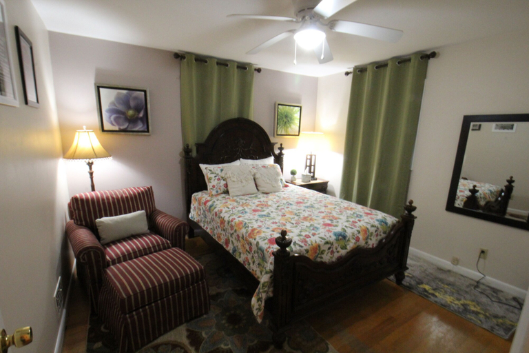 Bedroom 4, Mom's House, Richmond