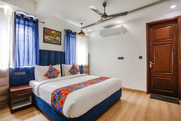 FabHotel RS Golden, West