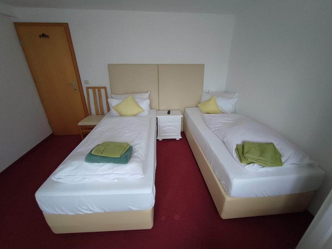 Bedroom 2, Room in Guest Room - Pension Forelle - Double Room 01, Rastatt