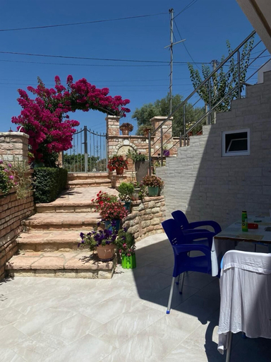 Others 5, Villa Guximi, Sarandës