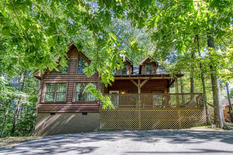 Exterior & Views 1, Whispering Oaks - Private Pigeon Forge Getaway,,,Close to Tanger Outlet Shopping cabin, Sevier
