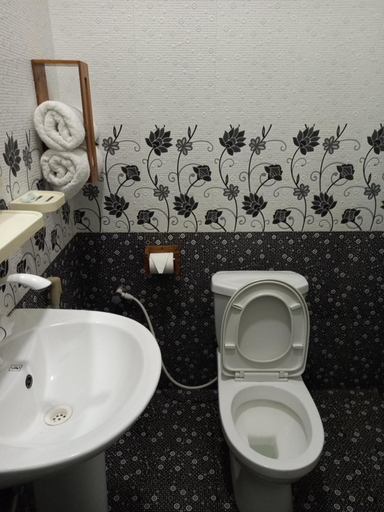 Bathroom 3, Villa Luxez, Sainthamarathu