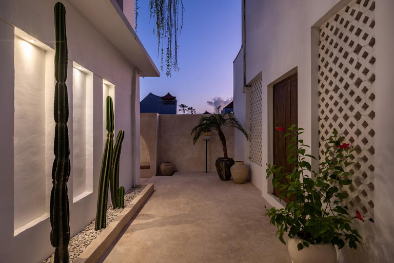 Exterior & Views