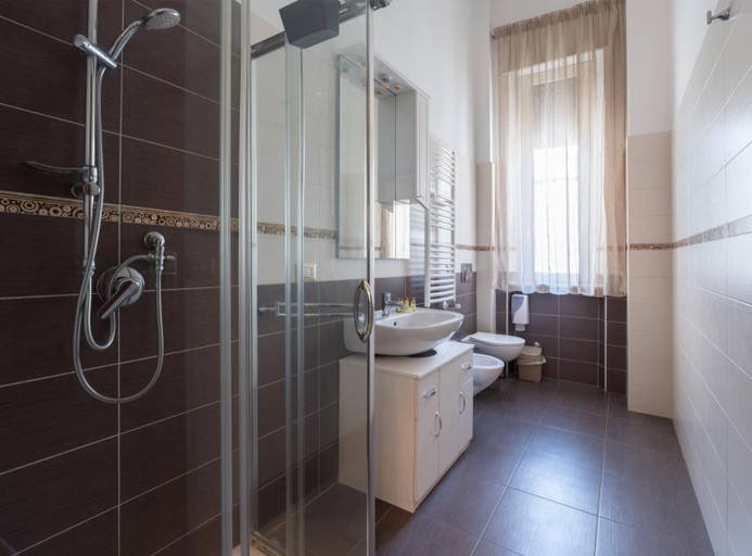 Bathroom 4, CONTE CAVOUR, Messina
