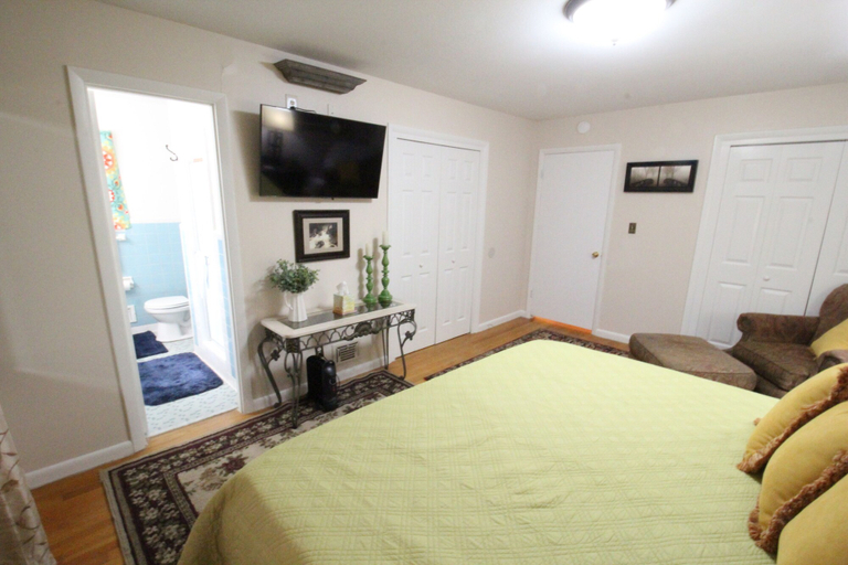 Bedroom 3, Mom's House, Richmond