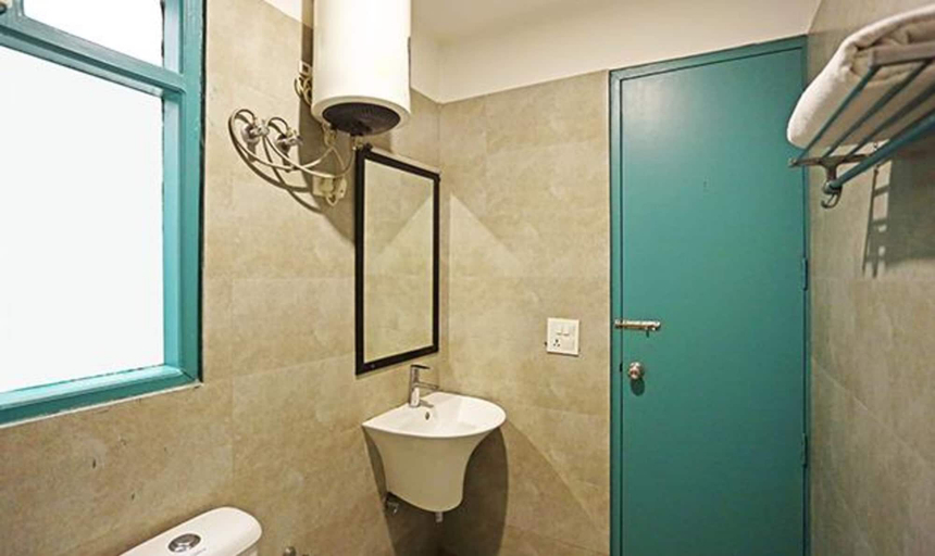 Bathroom 3, FabHotel The Runner, Gurgaon