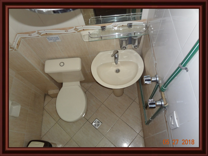 Bathroom 3, Hostelling Bustillo, Oropeza