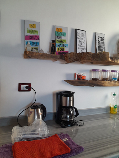 Private kitchen 5, 3-bed Sleeps 6 With Sea View & Free Parking, Al-Ghurdaqah