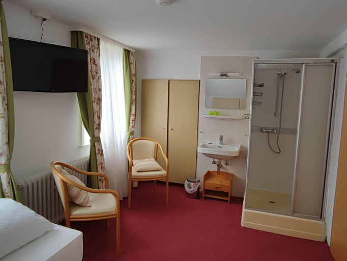 Bedroom 3, Room in Guest Room - Pension Forelle - Double Room, Rastatt