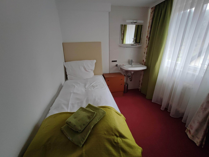 Bedroom 3, Room in Guest Room - Single Room With Shared Bathroom and Kitchen, Rastatt