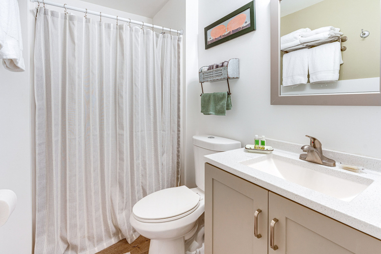 Bathroom, Charming Updated Retreat Walk to Lake Stevens!, Snohomish