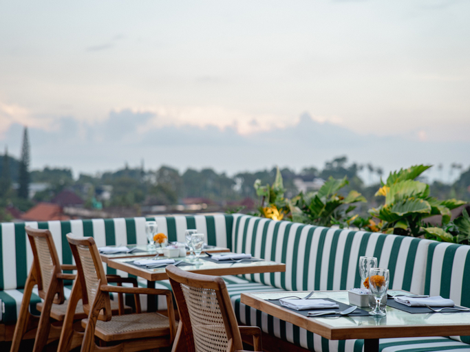 Food & Drinks 5, Cross Paasha Bali Seminyak, Badung