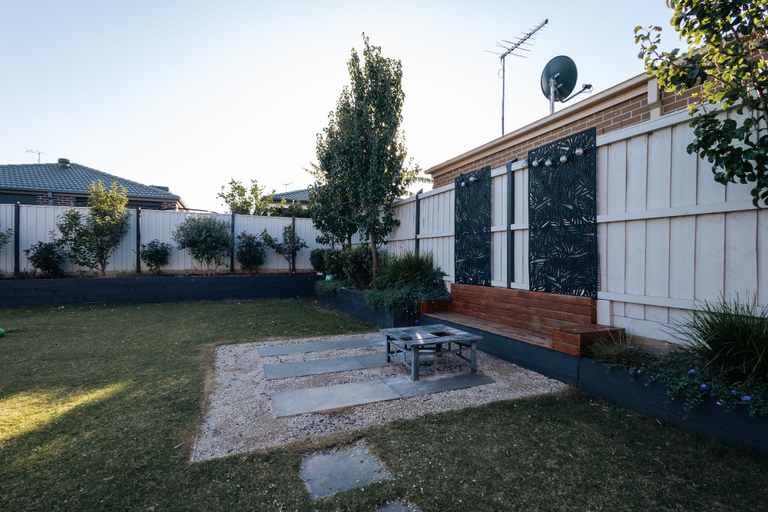 Exterior & Views 2, StayAU Newly Cozy Holiday House Tarneit, Melbourne