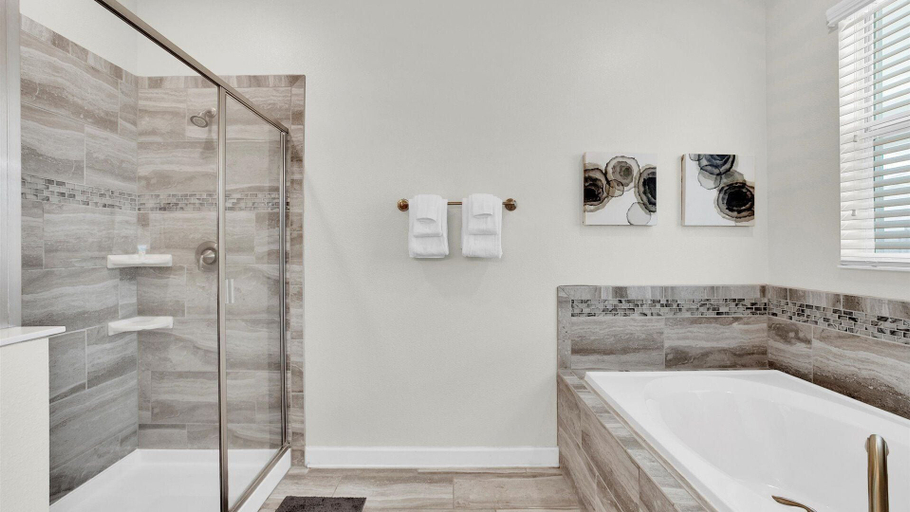 Bathroom 4, 9036 Hazard st, Osceola