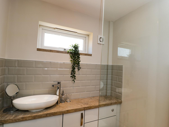 Bathroom 3, Troopers Cottage, Somerset