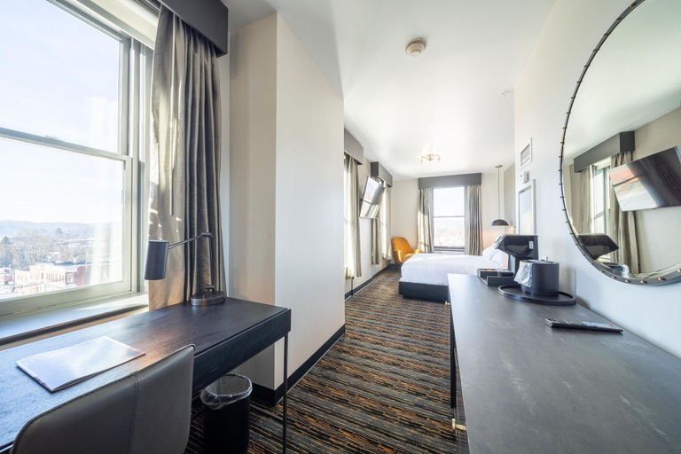Bedroom 2, Tygart Hotel, an Ascend Collection Hotel, Randolph